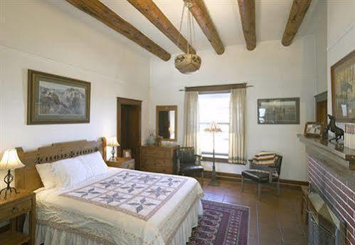 Casa Del Gavilan Historic Inn Cimarron Bagian luar foto